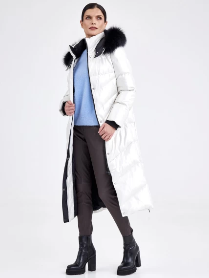 Кожаное стеганное женское пальто с меховым капюшоном премиум класса 3025, серебристое, размер 44, артикул 25430-3